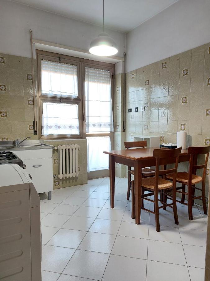 12Min Da Roma Centro Stanza Grande E Luminosa Hotel Чампино Екстериор снимка